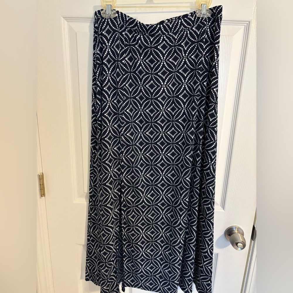 Elegant Navy and White Geometric Long Maxi Skirt - Petite XL